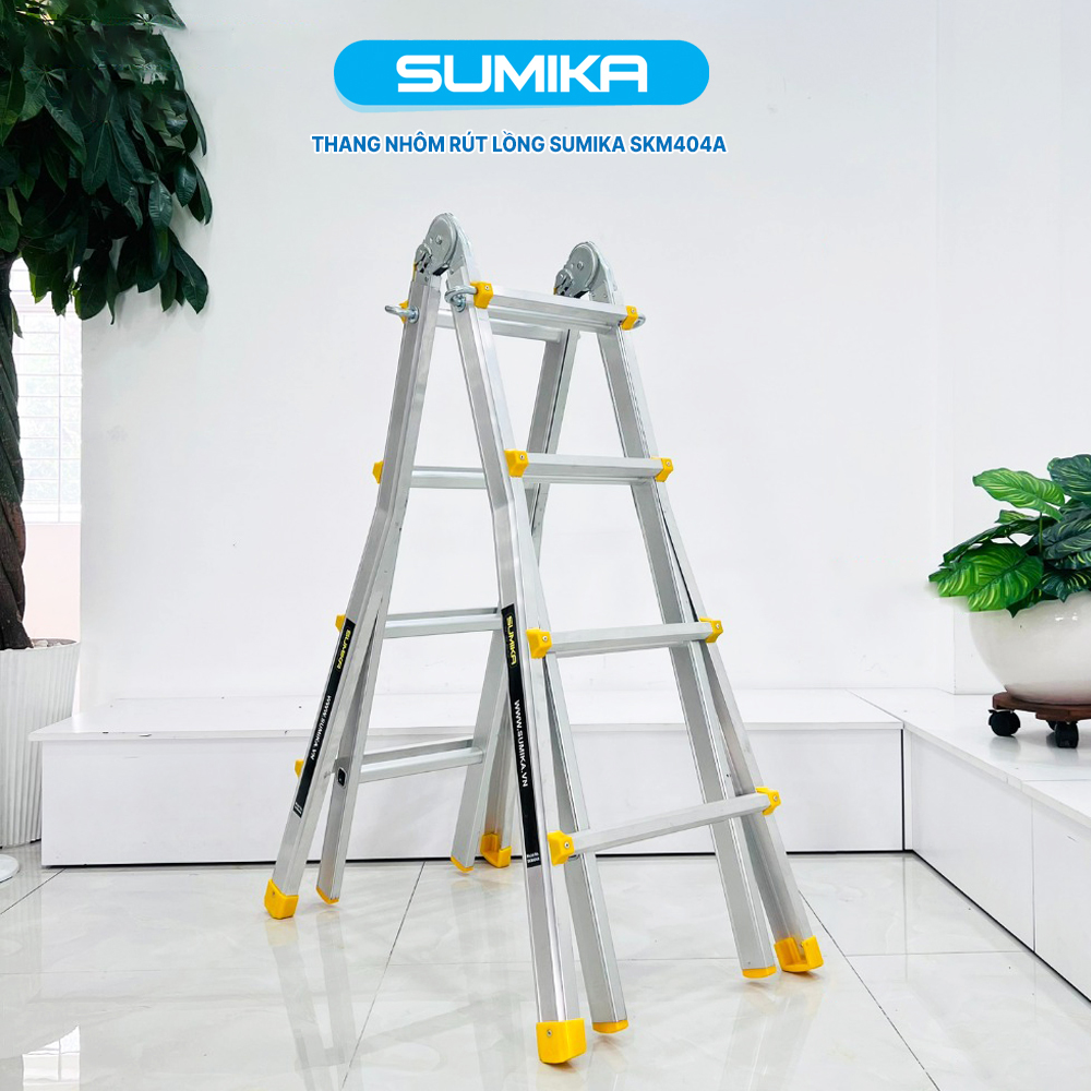 A Sumika SKM403 aluminum sliding aluminum ladder