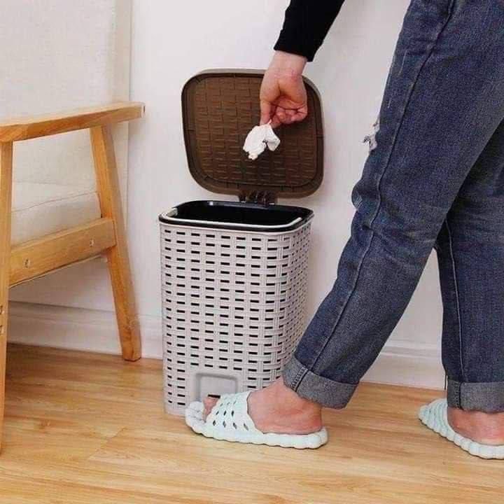 thung-rac-nhua-nap-kin